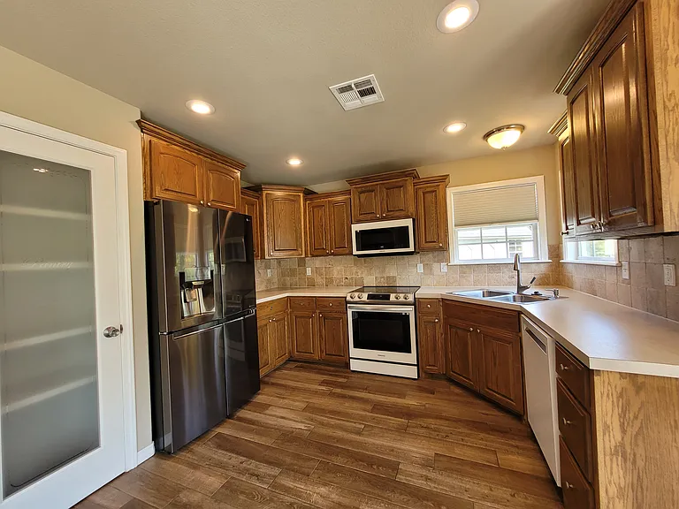 4042 Rosewood Pl — Photo 9