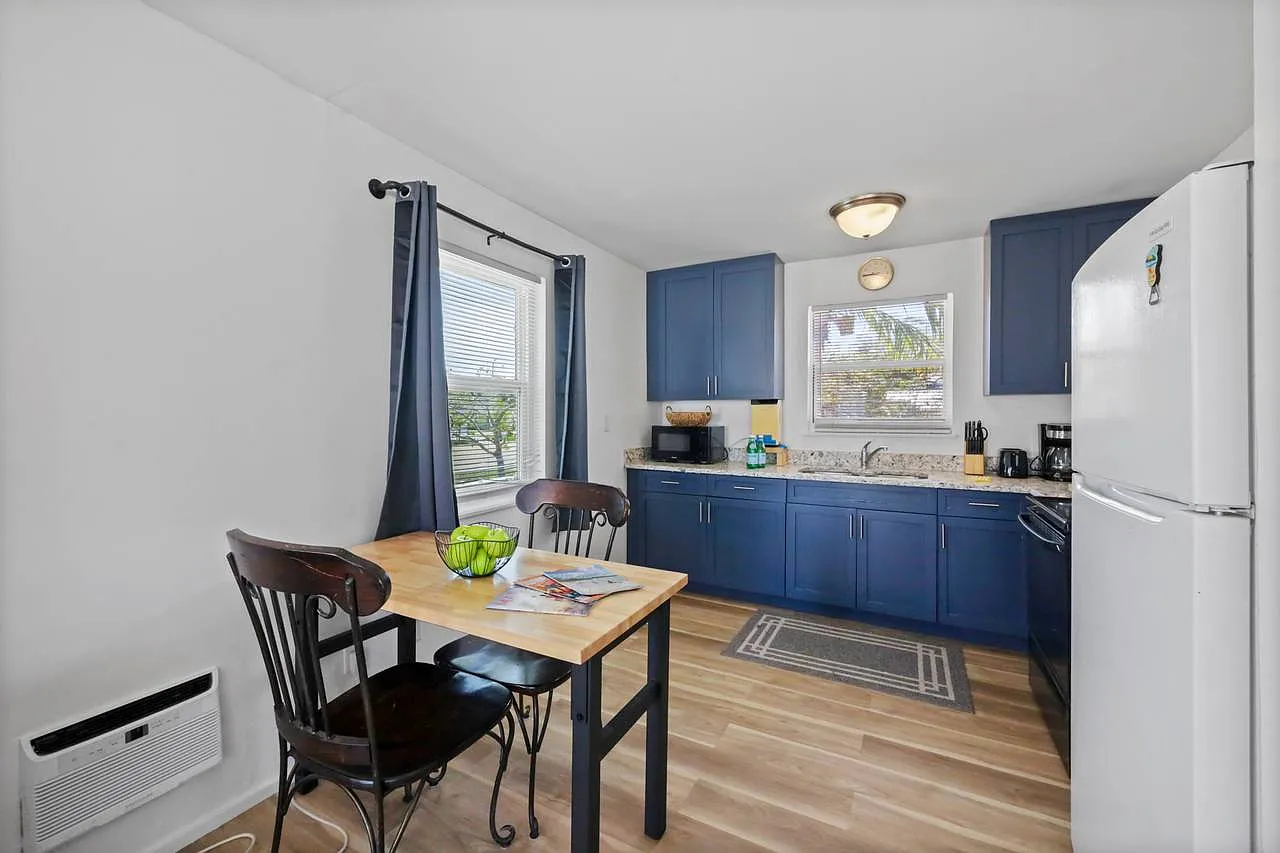 Studio, 300 sqft, $1,395 — Photo 4