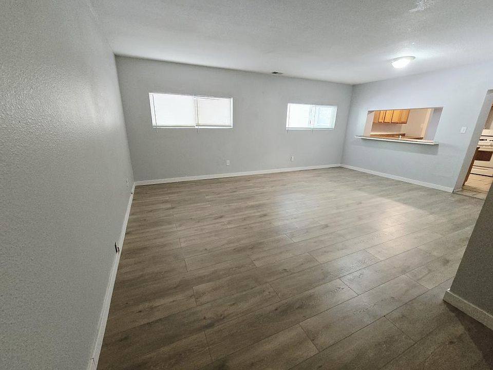 1st image of 815 W 2nd St