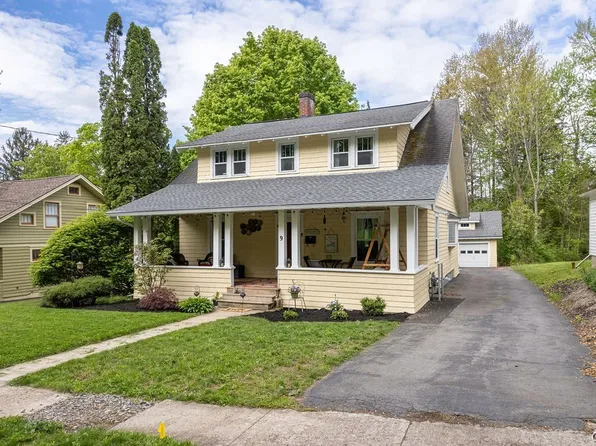 9 Sunset Ter, Baldwinsville, NY 13027