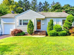 3 Wensley Rd, Plainview, NY 11803