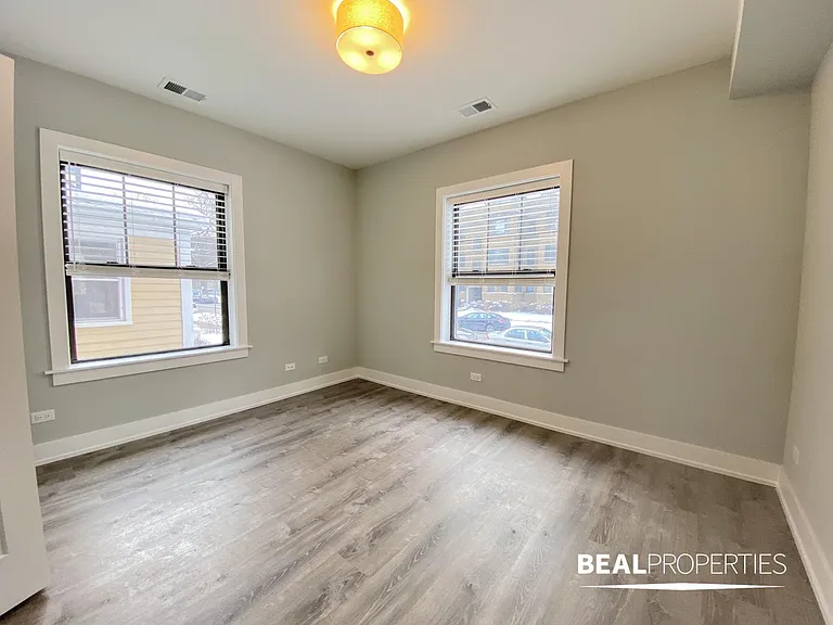 916 Crain St #101 — Photo 8