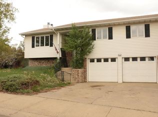 613 9th St E, Williston, ND 58801