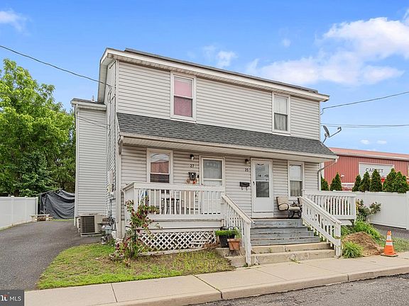 2nd image of 25 Grant Ave