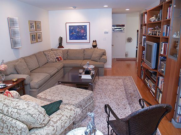 3rd image of 28 Davey Dr