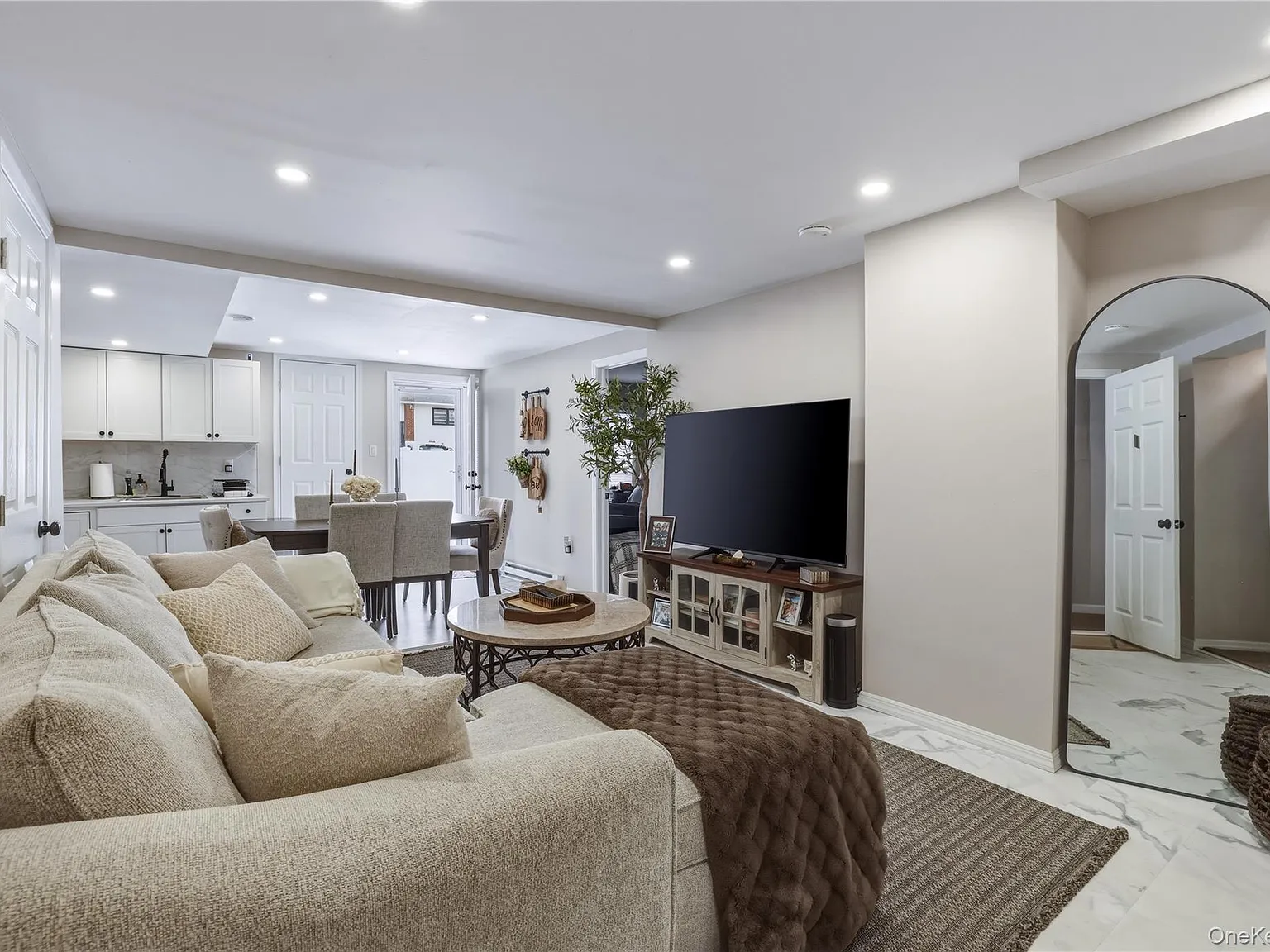 150 N Delaware Ave — Photo 3