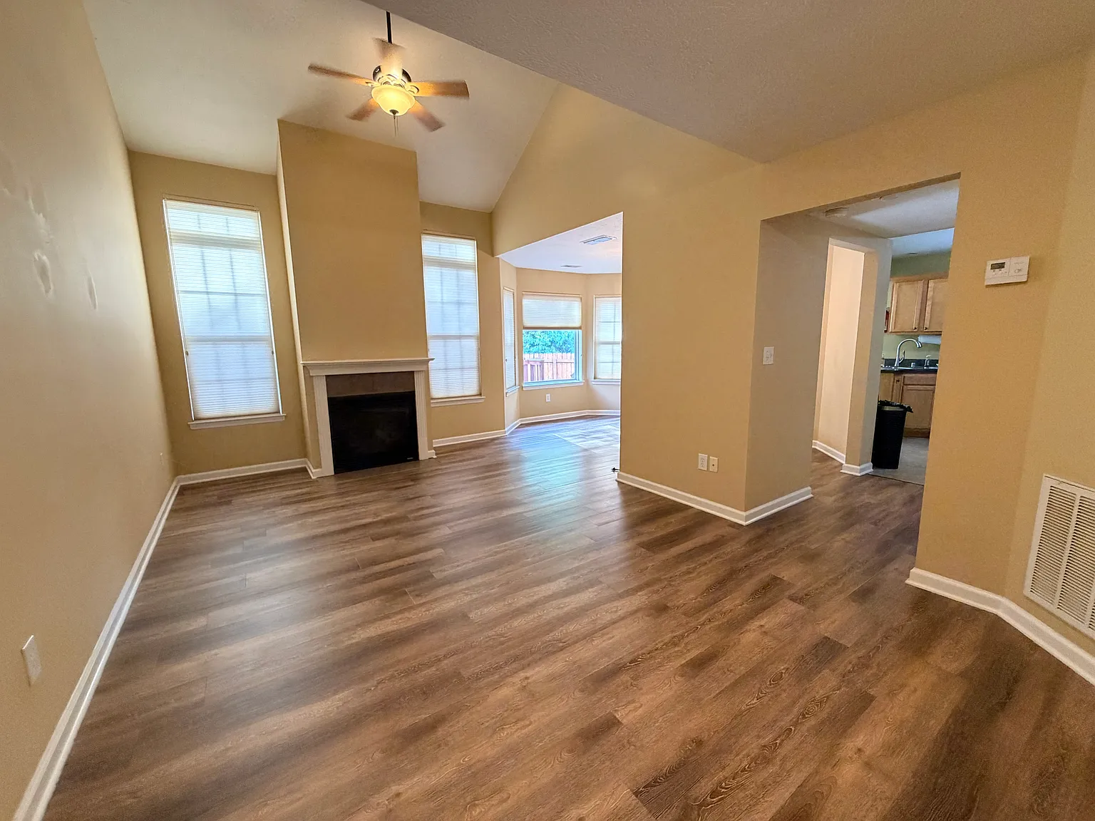 3 bed, 2.5 bath, 1718 sqft, $2,200 — Photo 3