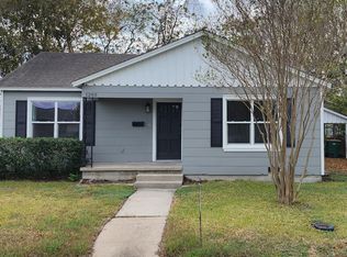 1205 E Hiller St, Victoria, TX 77901