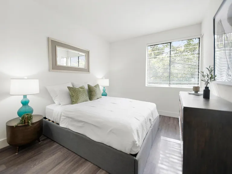 Living at Santa Monica — Photo 56