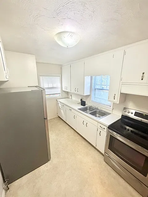 5 bed, 2080 sqft, $2,500 — Photo 3