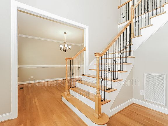 3rd image of 1902 Wake Bridge Dr