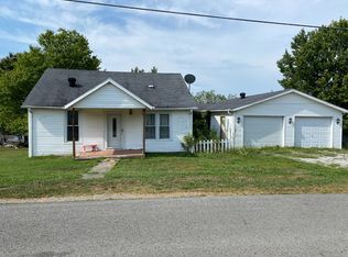 105 Circle Dr, Powderly, KY 42367