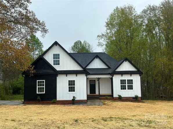 8023 Smooth Stone Ct, Clover, SC 29710