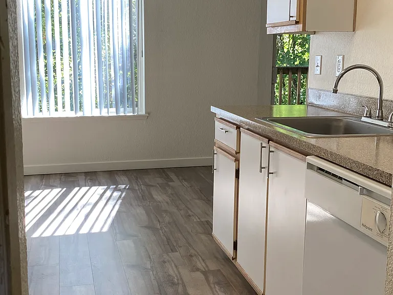 Canyon Ridge Apartments — Photo 7