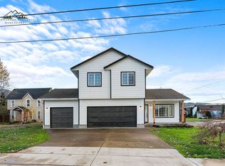 208 E Main St, Lowell, OR 97452