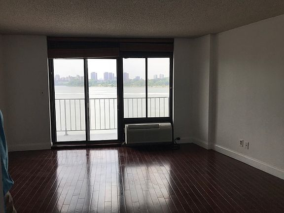 2nd image of 2540 Shore Blvd APT 3Q