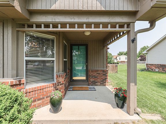 5th image of 716 Logwood Dr