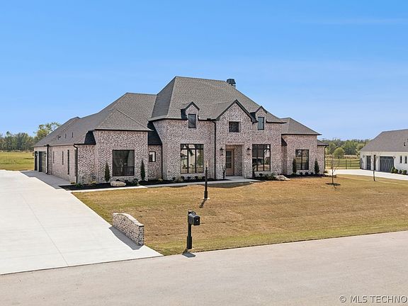 2nd image of 5838 N River Birch Rd