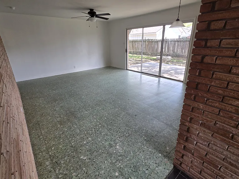 441 Montclair Dr — Photo 7