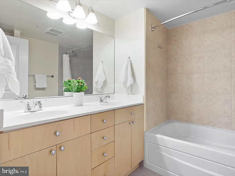 820 N Pollard St #511 — Photo 36