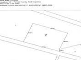 818 W Bridgers St, Burgaw, NC 28425