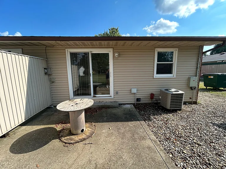 504 W Linden St — Photo 17