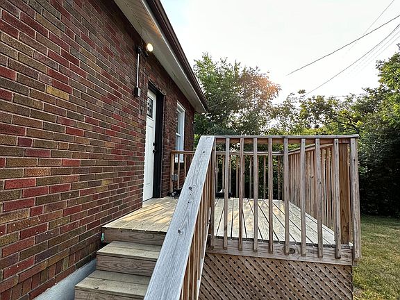3rd image of 1914 Garden Ln