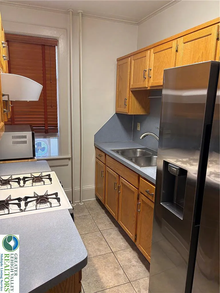 1 bed, 1.0 bath, 1000 sqft, $1,350 — Photo 3