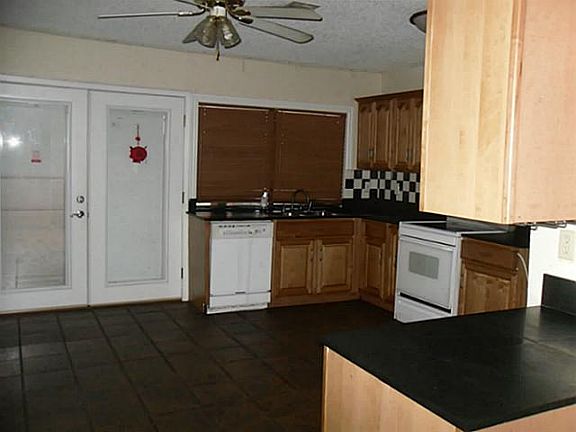 4th image of 2202 Yewpon Dr