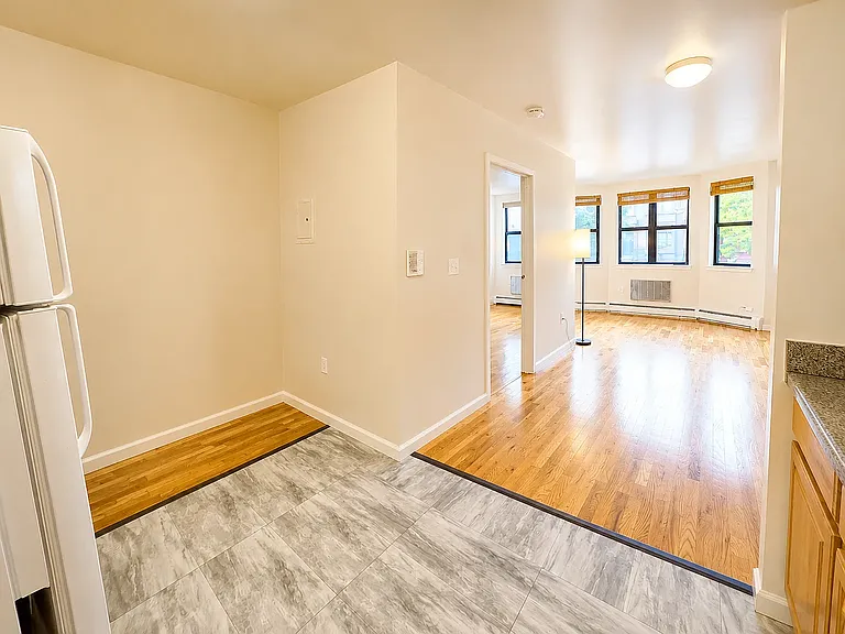 302 Hart St #2 — Photo 3
