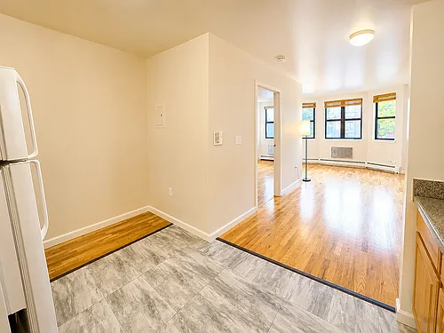 302 Hart St #2 Photo 1