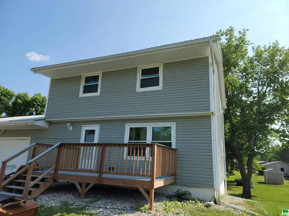 504 E Clay St, Elk Point, SD 57025