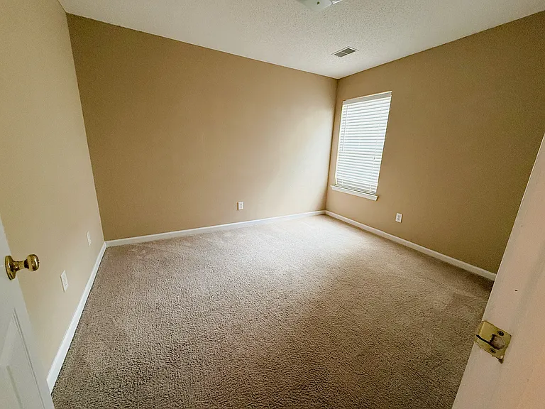 132 Greenvale Dr — Photo 11