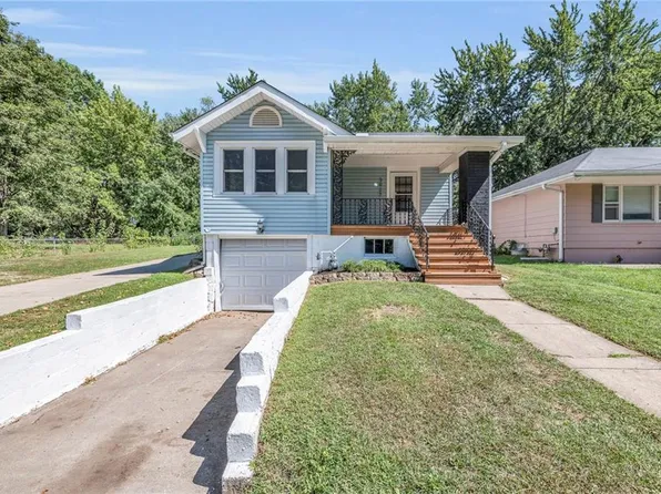 3927 NE Chaumiere Rd, Kansas City, MO 64117