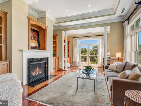 2801 Langston Blvd Unit 302, Arlington, VA 22201