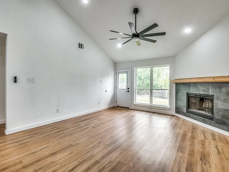 1108 Highpoint Rd — Photo 6