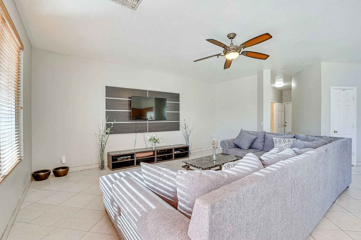 6 bed, 3.0 bath, 3799 sqft, $13,289 — Photo 2