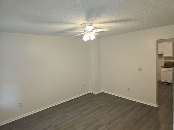 3rd image of 409 1st St