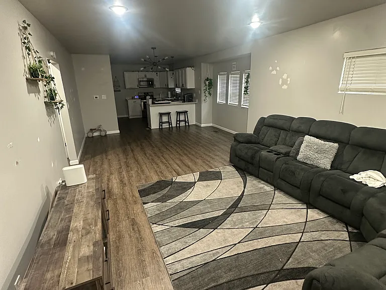 1343 N Gale St — Photo 9