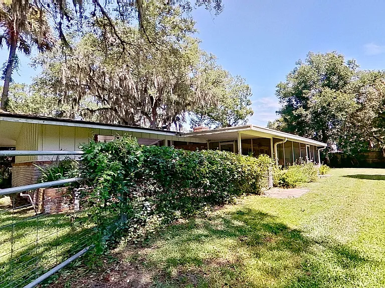 1301 Kings Rd — Photo 25
