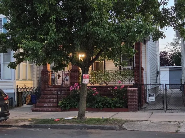 26 Harvey St, New Brunswick, NJ 08901