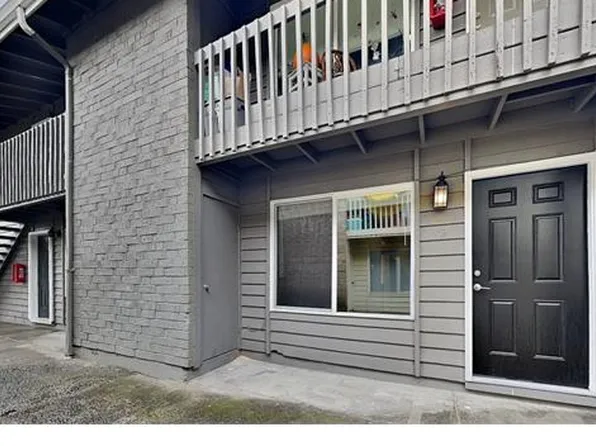 1105 S Woodlawn St, Tacoma, WA 98465