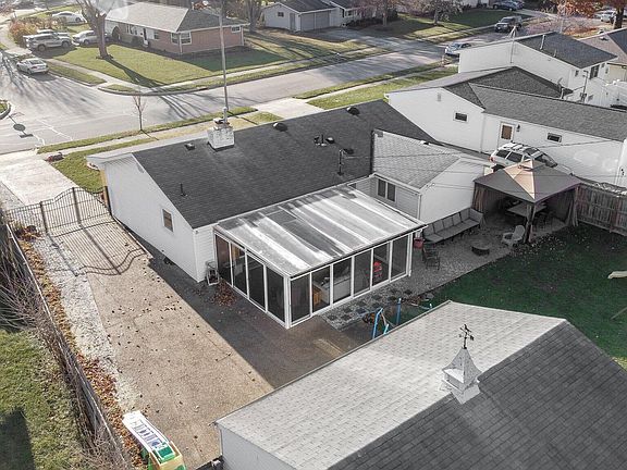 3rd image of 5030 Mengel Ln