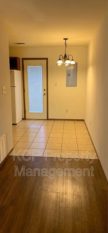 2 bed, 1.5 bath, 1044 sqft, $800 — Photo 4