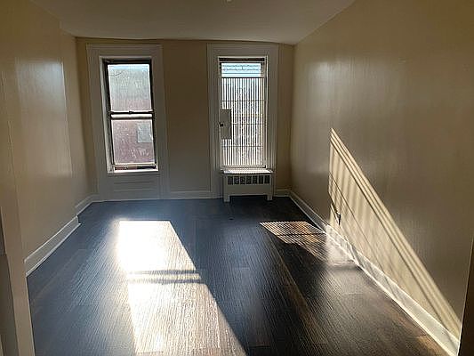 1st image of 346 E 9th St #17