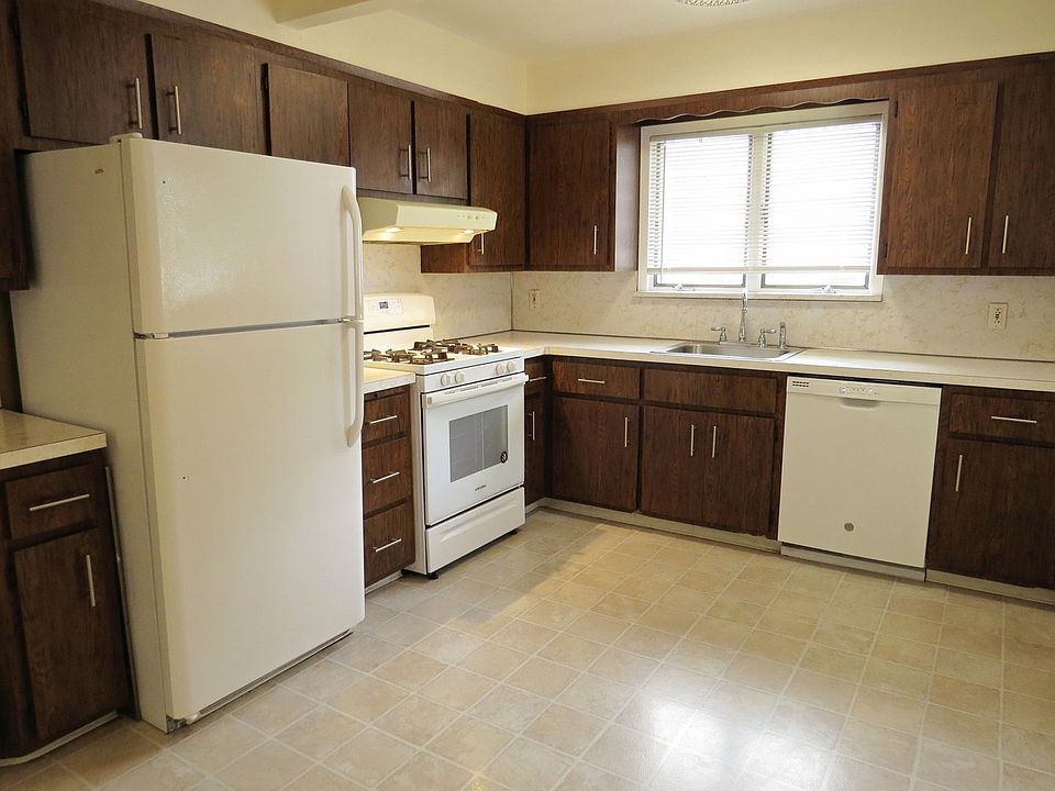33 S 17th St New Hyde Park, NY, 11040 Apartments for Rent Zillow