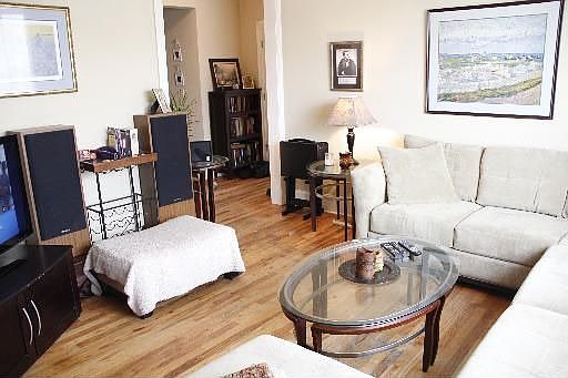 3rd image of 1625 W Lawrence Ave APT 1