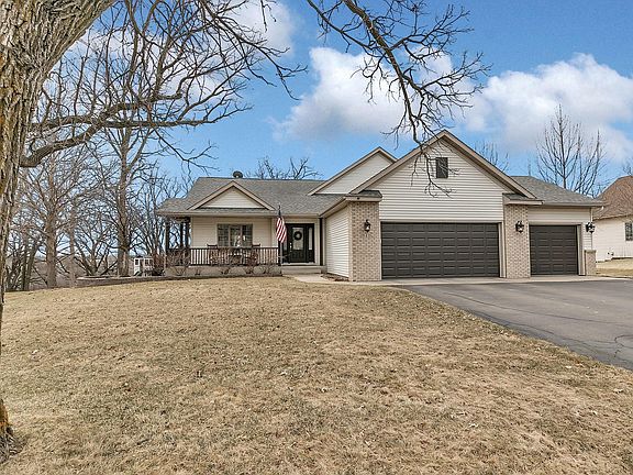 2nd image of 941 Oakcrest Dr
