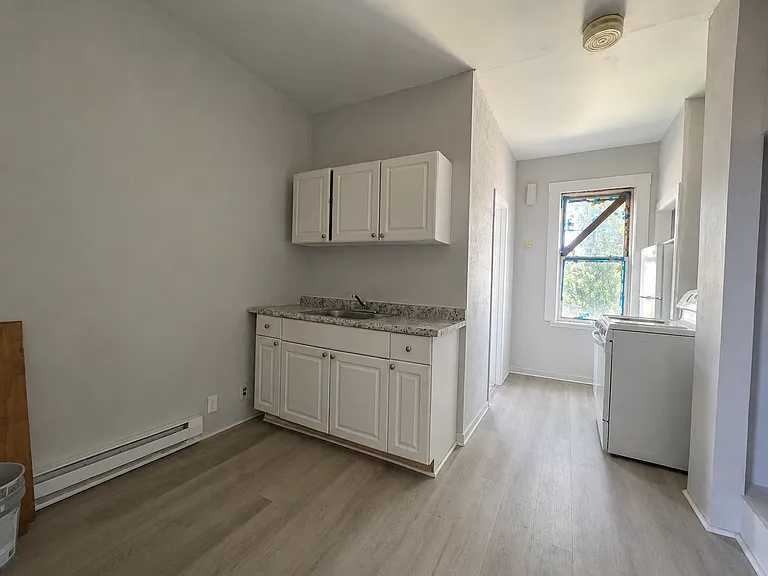 422 Saint Pauls Ave #1 — Photo 2