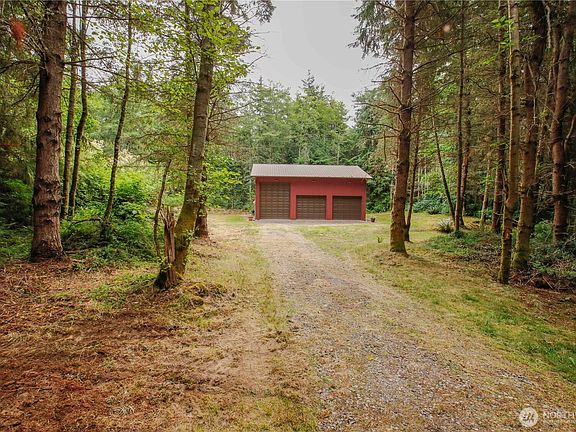 3rd image of 710 Island Ridge Way